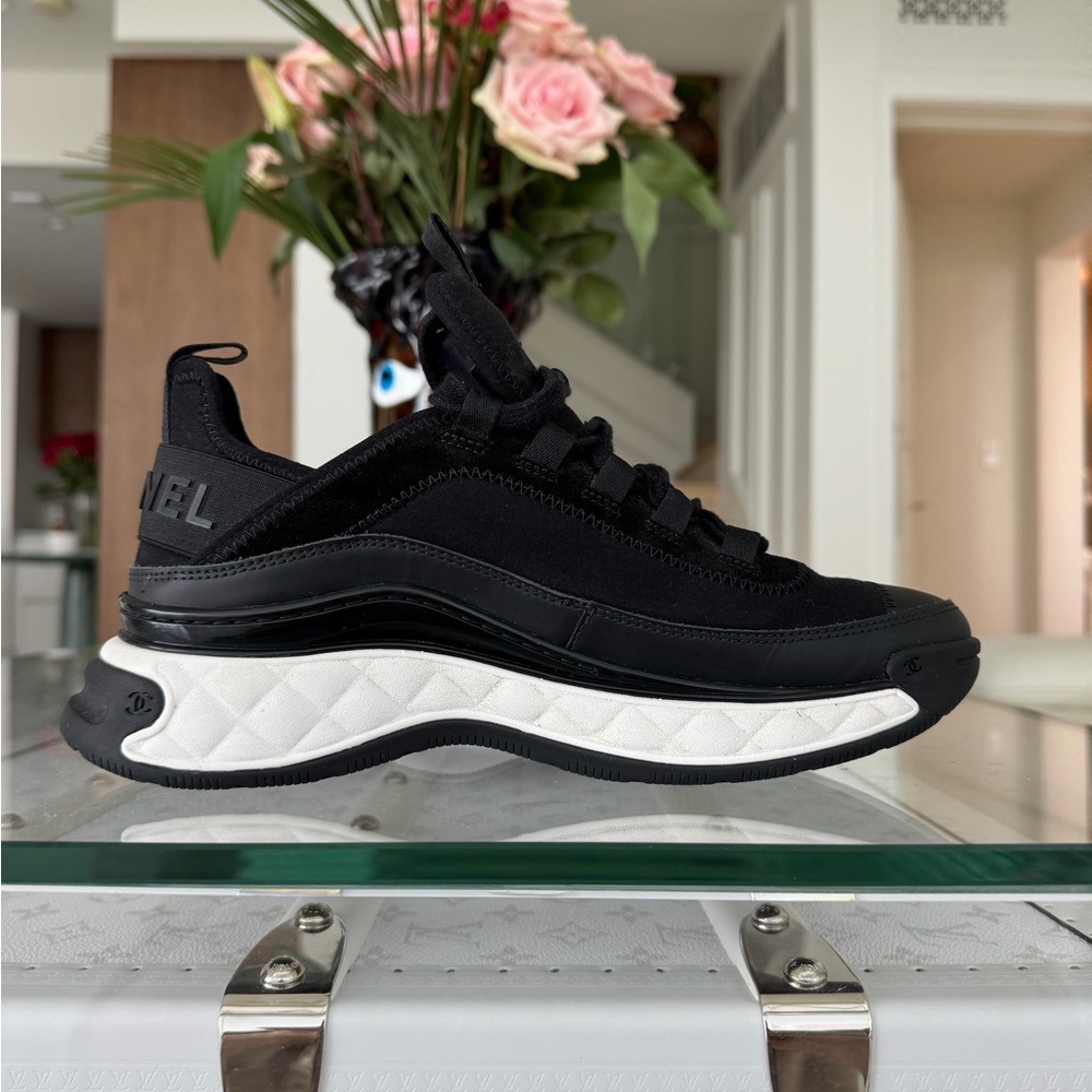 Chanel 🖤 Mint! Black and White Sneakers Sz 38 Whole Package - Picture 3 of 14